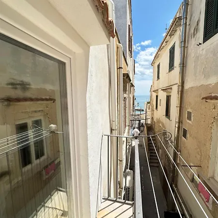 Cozy Sea View Studio With Private Rooftop, Balcony, Bbq In The Old Town